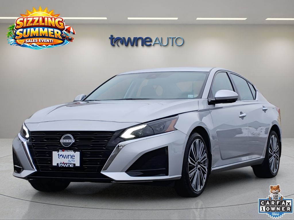 Brilliant Silver Metallic 2023 Nissan Altima 2.5 SL AWD Sedan All-Wheel Drive Continuously Variable Transmission