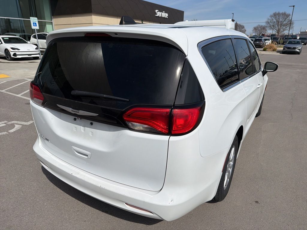 2023 Chrysler Voyager