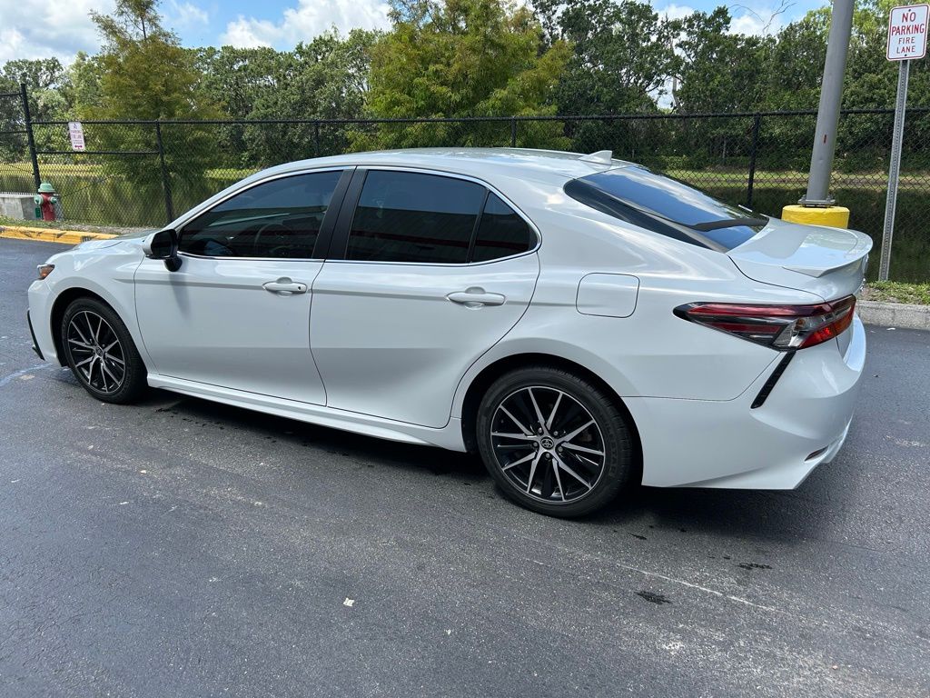 2022 Toyota Camry SE 3