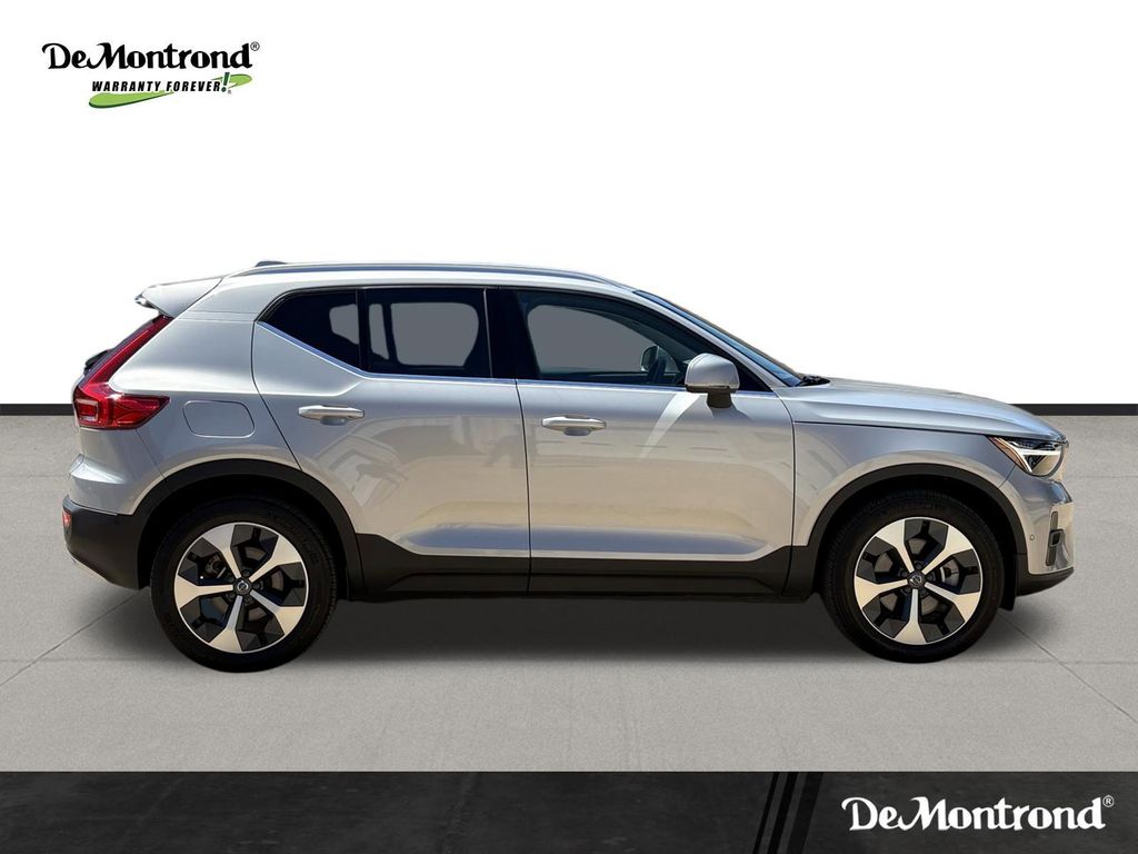2023 Volvo XC40 B5 Plus Bright Theme - 3