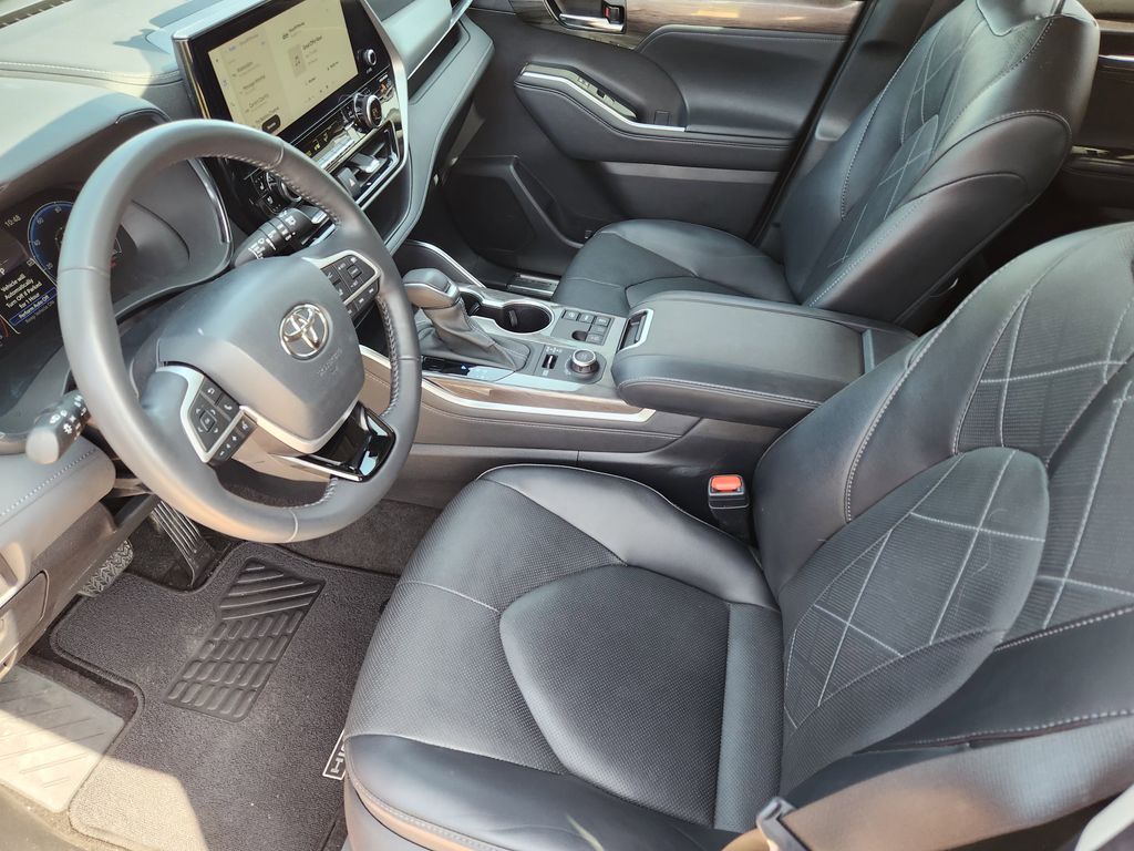 Used 2024 Toyota Highlander SUV