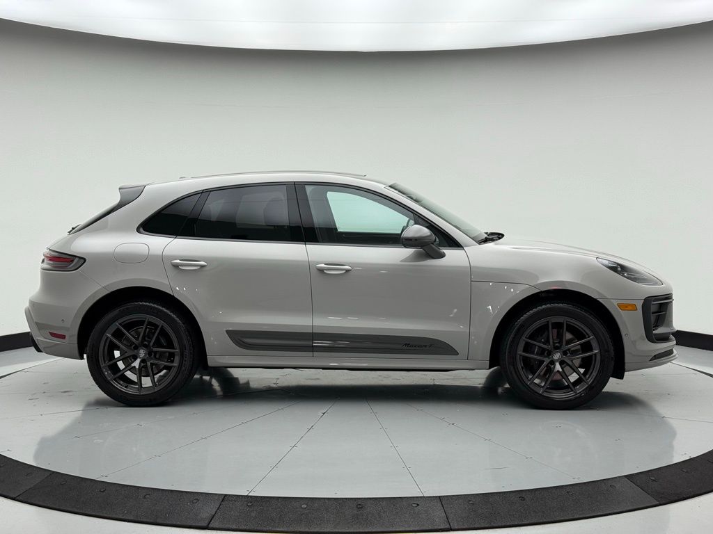 Thumbnail: 2023 Porsche Macan - 10
