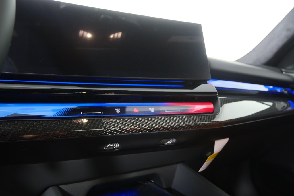 Thumbnail: 2027 BMW M5 - 19