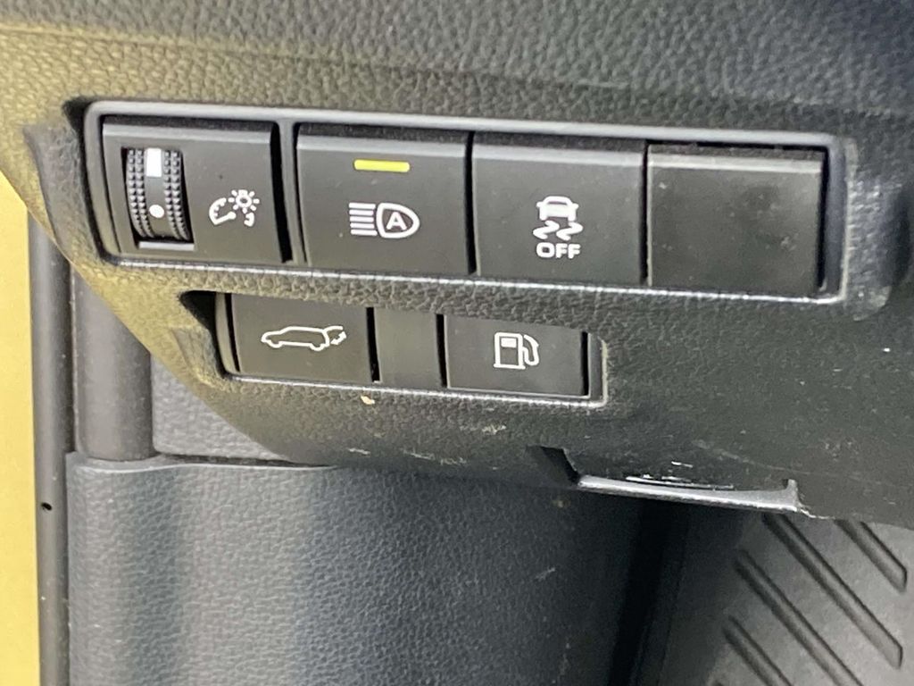 Used 2024  Toyota Hybrid XSE image 18