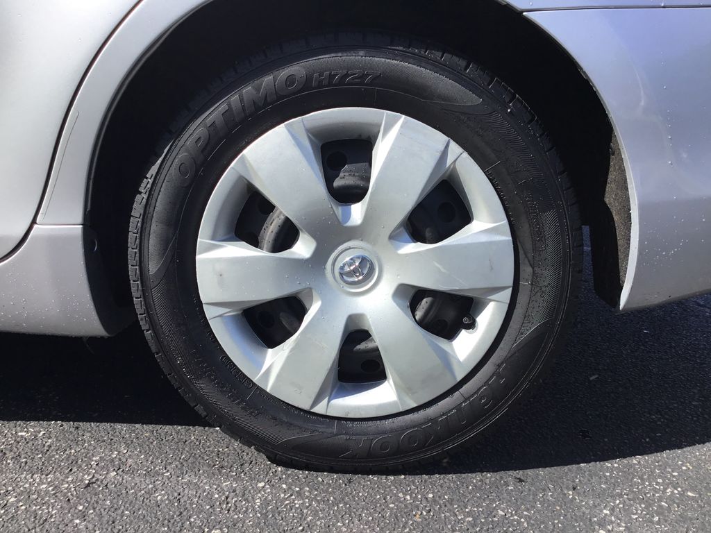 2009 Toyota Camry LE 9