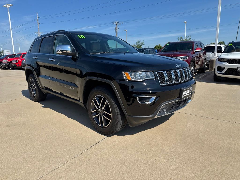Diamond Black Crystal Pearlcoat 2019 Jeep Grand Cherokee SUV / Crossover Four-Wheel Drive 8-Speed Automatic