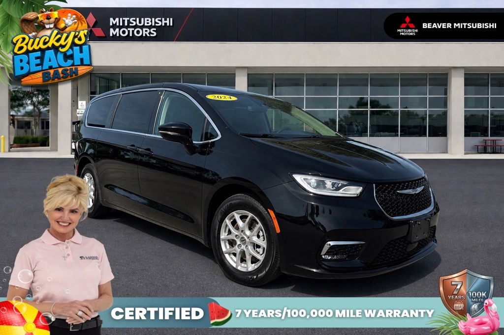 2024 Chrysler Pacifica Touring L's photo