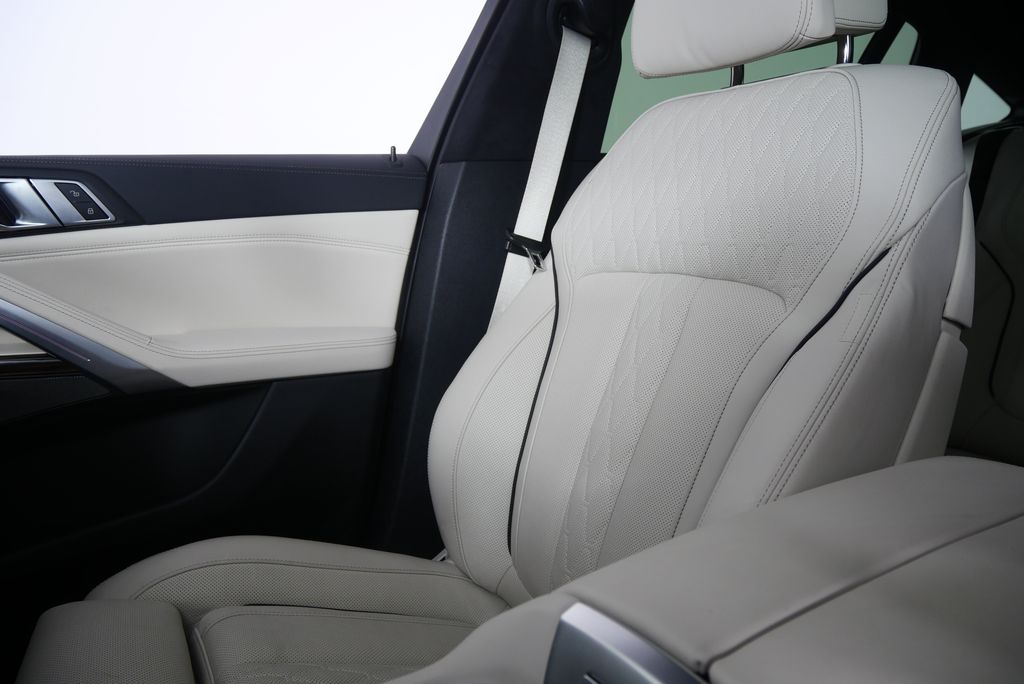 Thumbnail: 2023 BMW X6 - 30