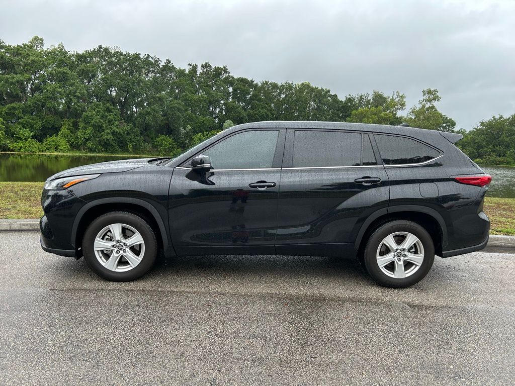 2023 Toyota Highlander LE 2
