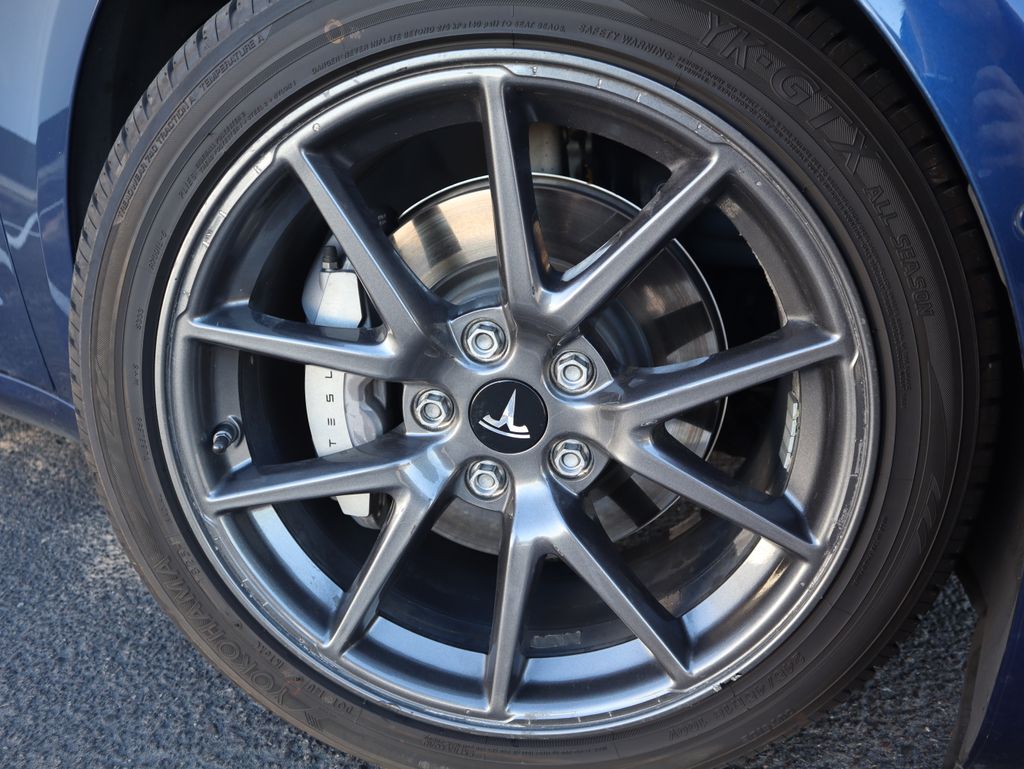 Thumbnail: 2022 Tesla Model 3 - 14