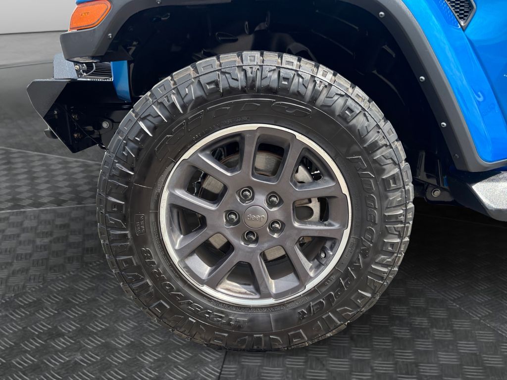 Used Car 2022 Jeep Gladiator  Overland For Sale Under $30,000 In Austin, Texas