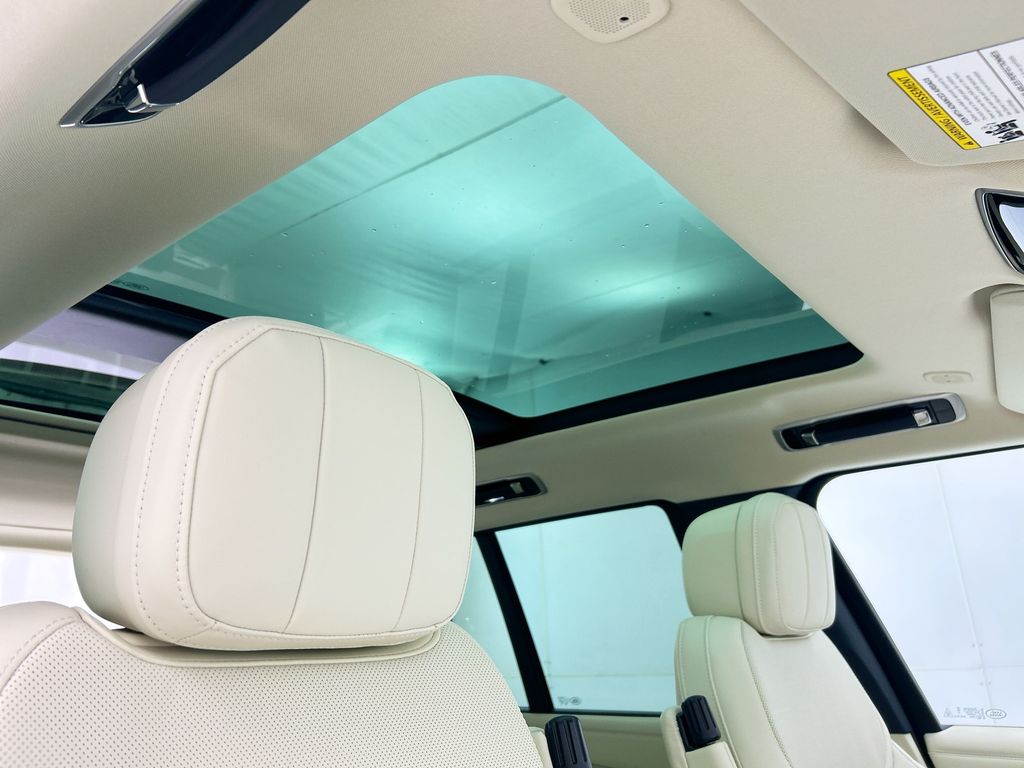 Thumbnail: 2026 Land Rover Range Rover - 17