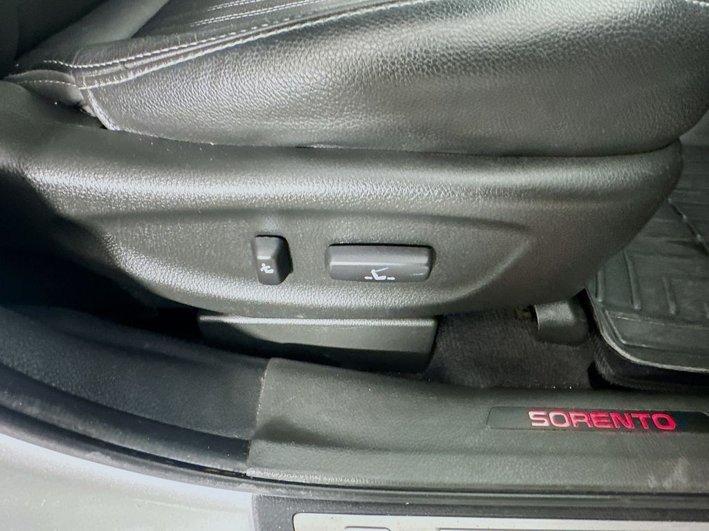 Used 2014 Silver Kia SX image 23