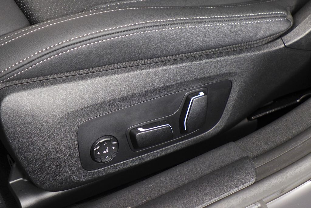 Thumbnail: 2025 BMW i4 - 23