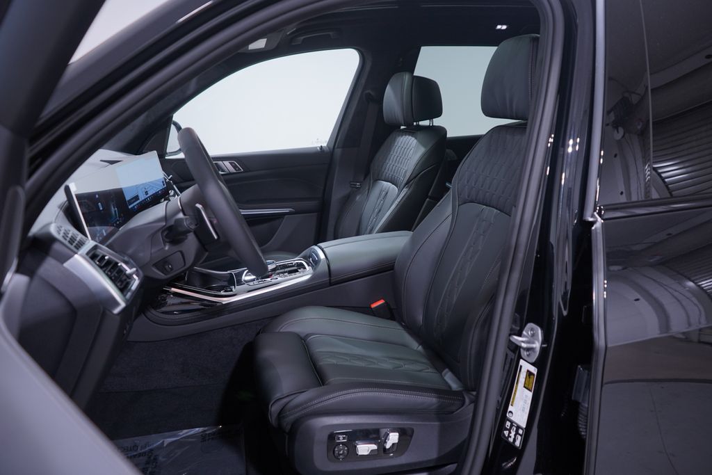 2026 BMW X7 M60i 7