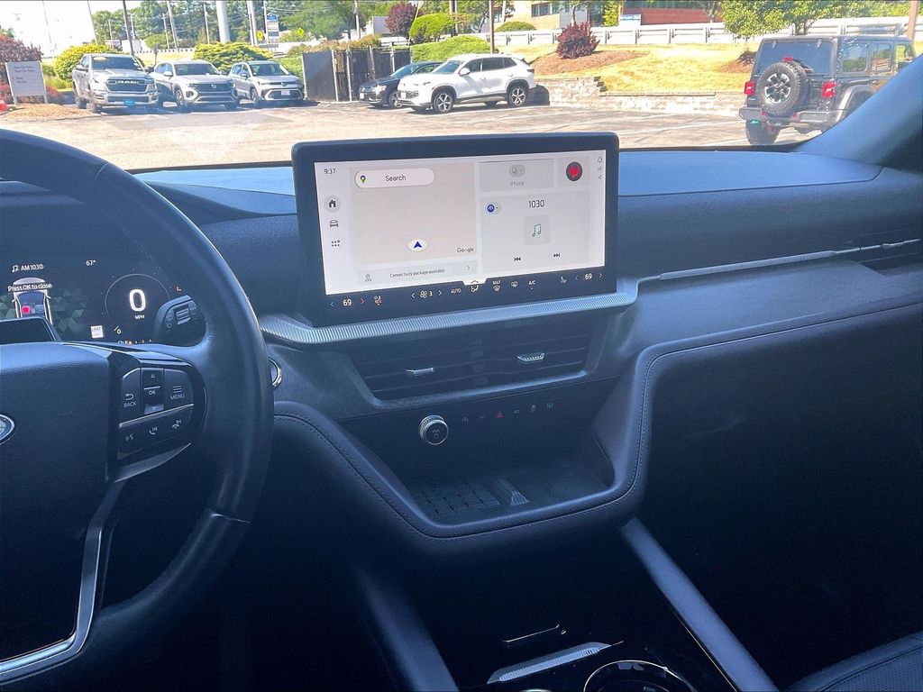 2025 Ford Explorer — photo 18
