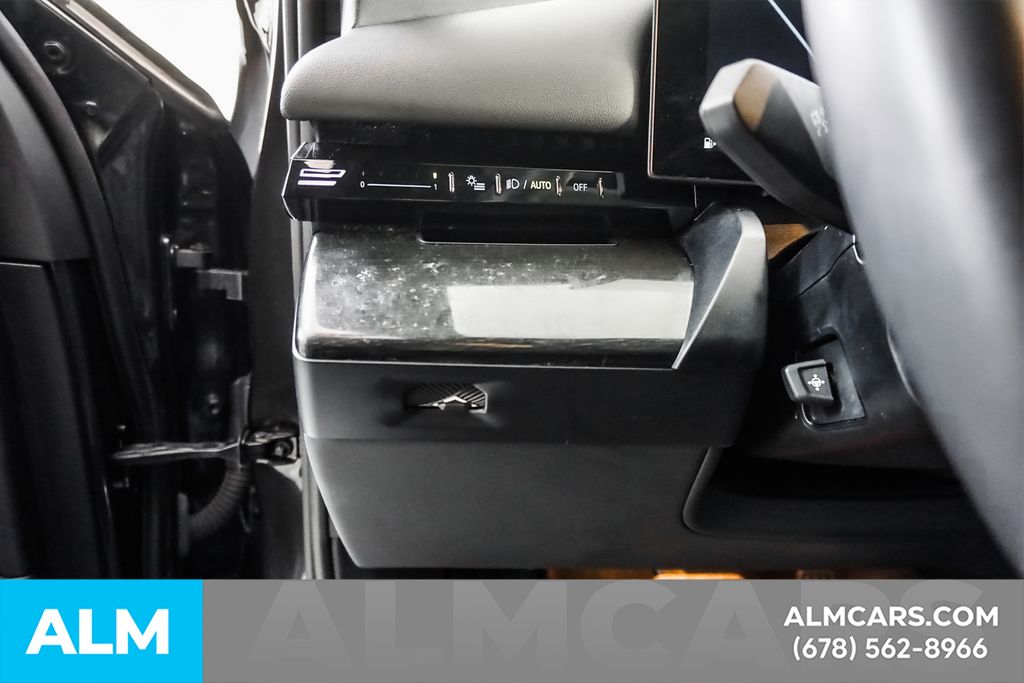 Used 2025 Gray BMW 530i image 32