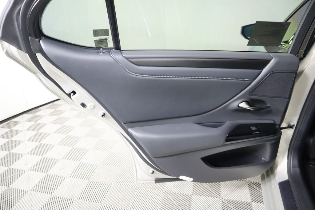 2025 Lexus ES Hybrid 300h 27