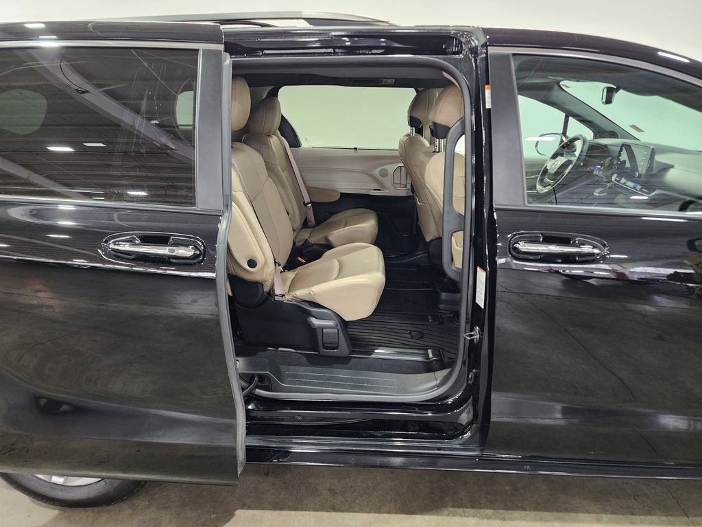 2022 Toyota Sienna XLE