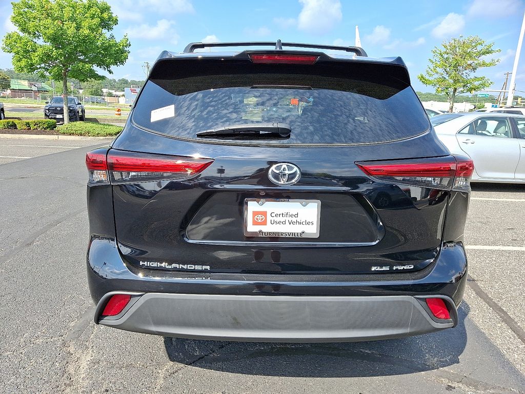 Thumbnail: 2022 Toyota Highlander - 5