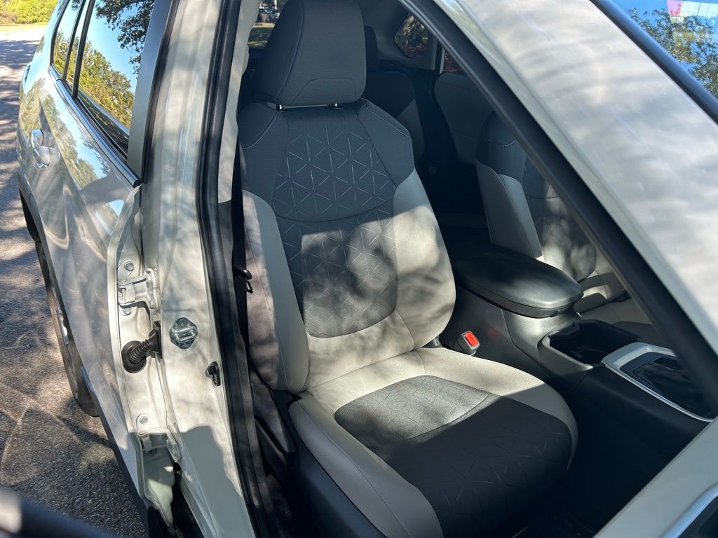 Thumbnail: 2024 Toyota RAV4 - 15