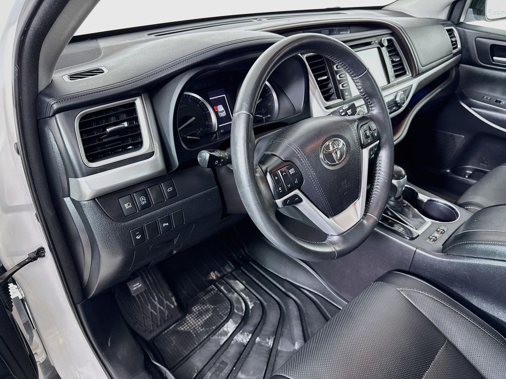 Thumbnail: 2018 Toyota Highlander - 9