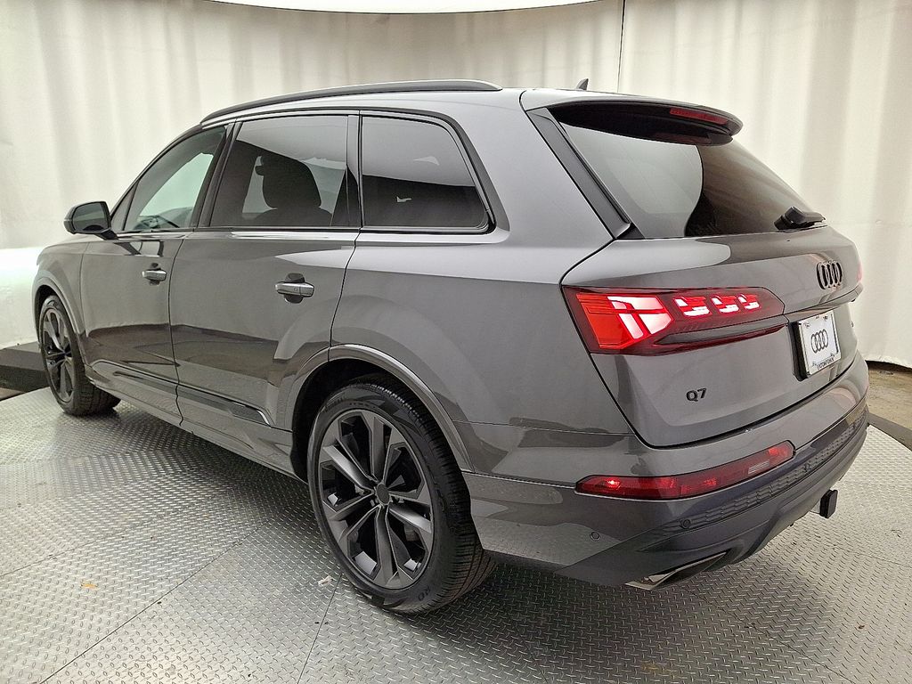 Thumbnail: 2026 Audi Q7 - 4