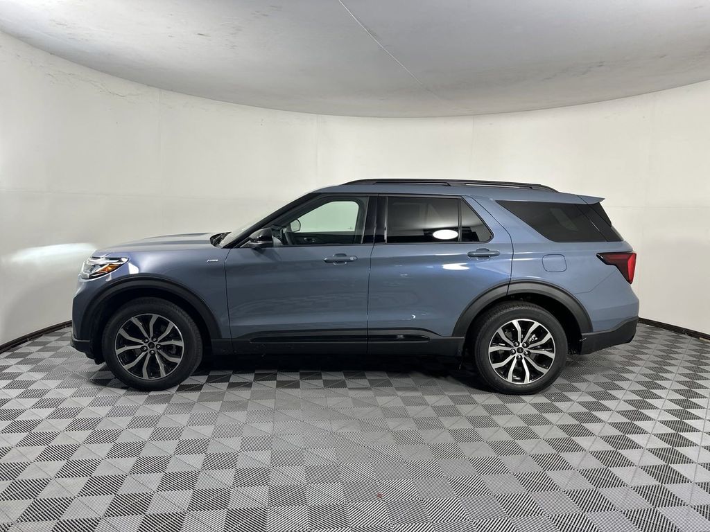 2025 Ford Explorer ST-Line 4