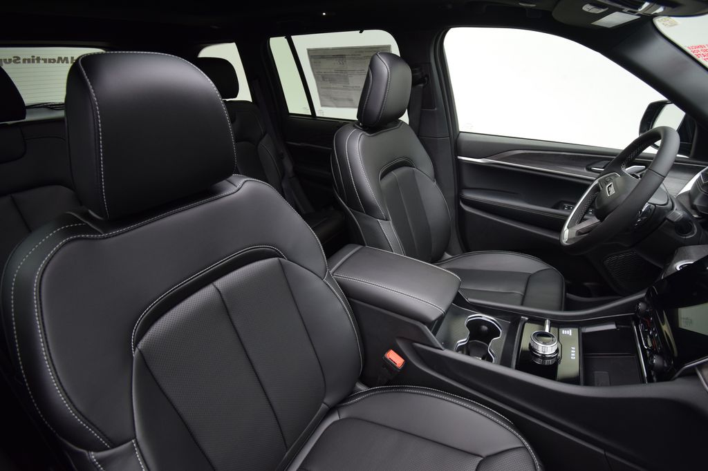 new 2025 Jeep Grand Cherokee car, priced at $47,093
