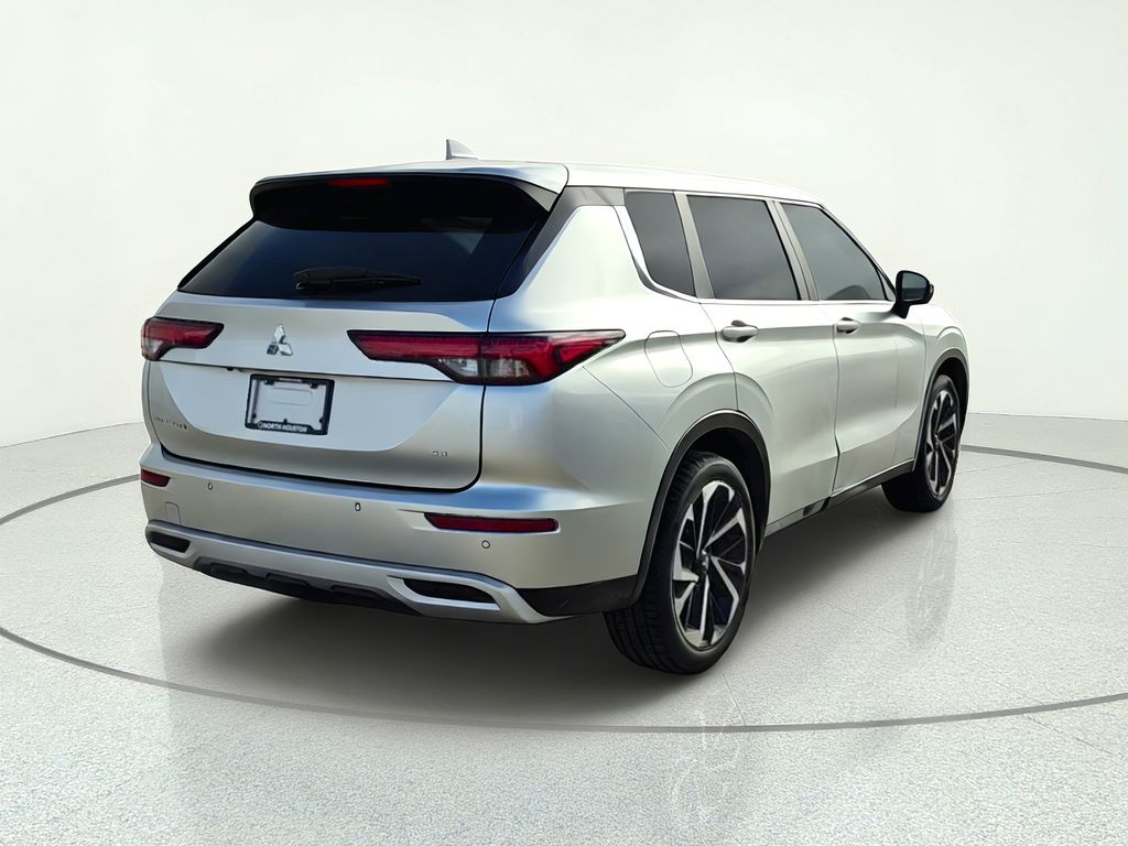 2023 Mitsubishi Outlander SE Silver at North Houston Mitsubishi