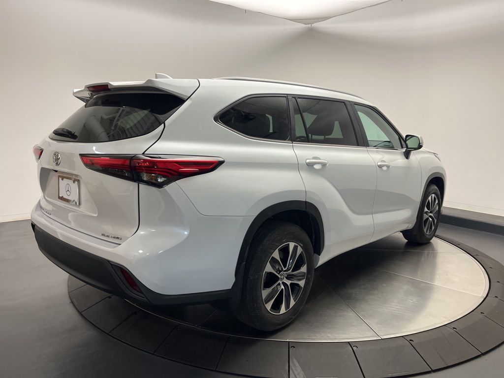 Thumbnail: 2023 Toyota Highlander - 7