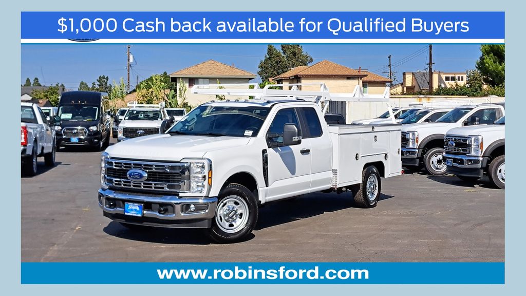 Oxford White 2026 Ford F-350 Super Duty Chassis XL SuperCab RWD Pickup Truck 4X2 Automatic