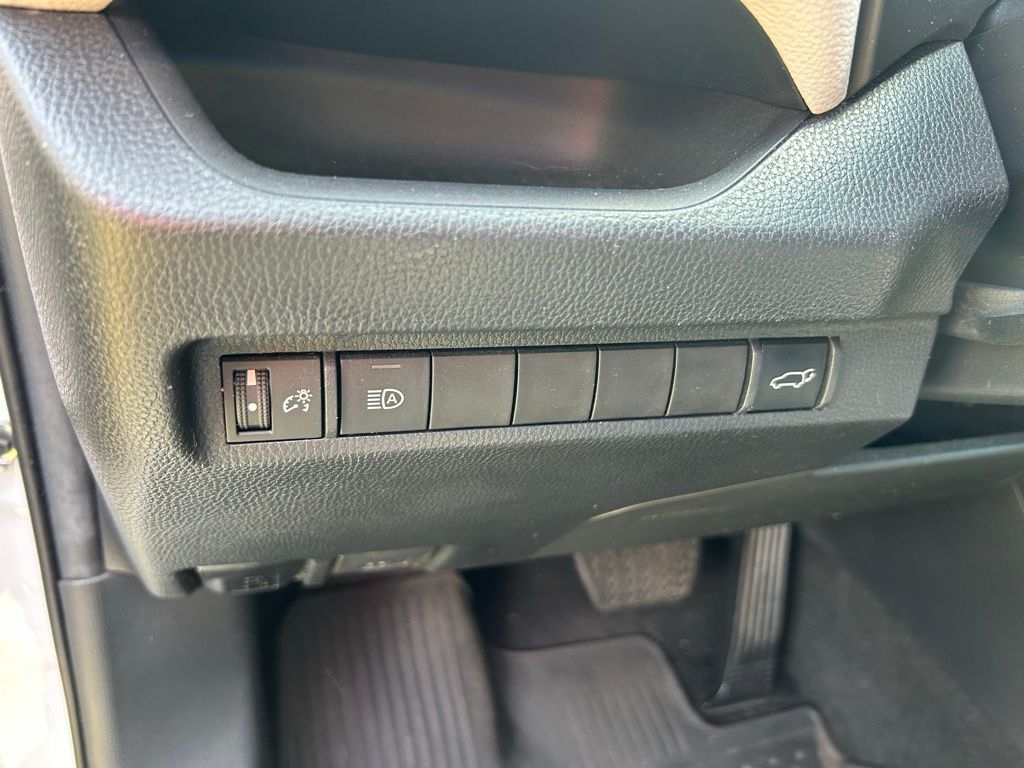 2023 Toyota RAV4 XLE 18