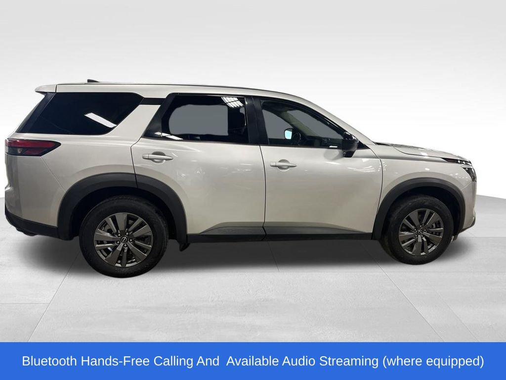 View vehicle photo 7