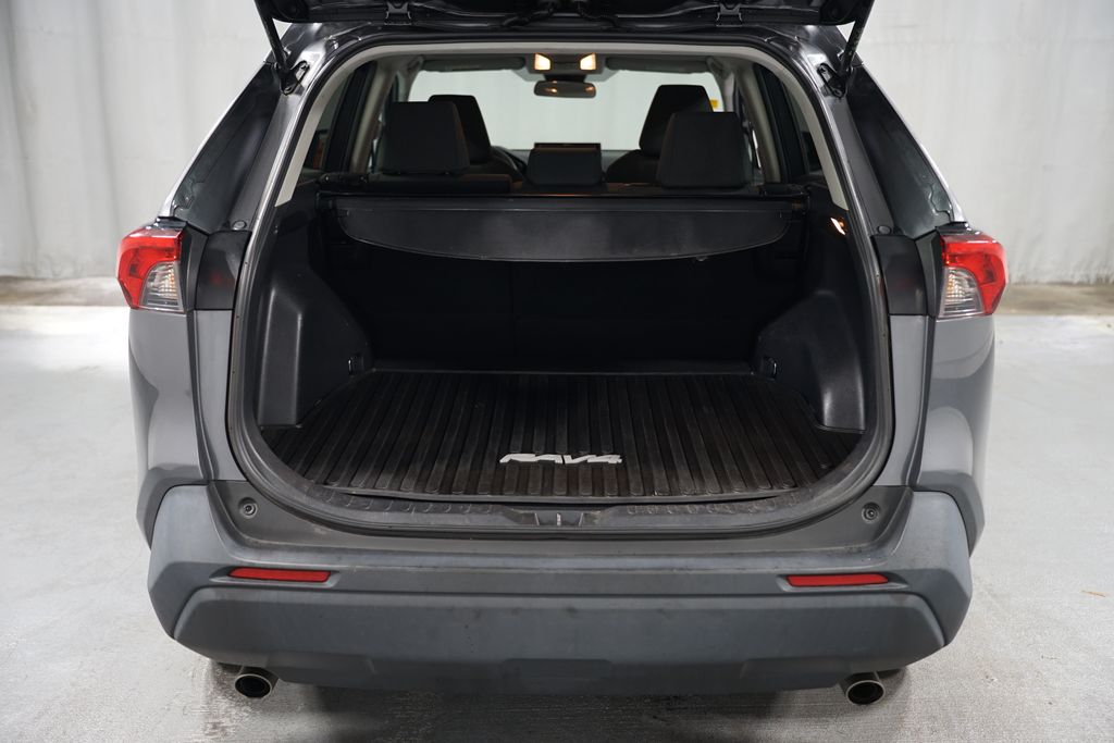 2021 Toyota RAV4 LE 31