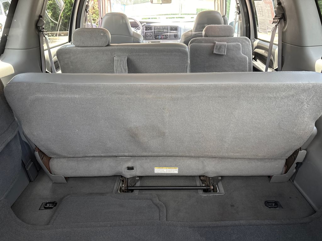 Used 2005 Silver Ford XLS image 29