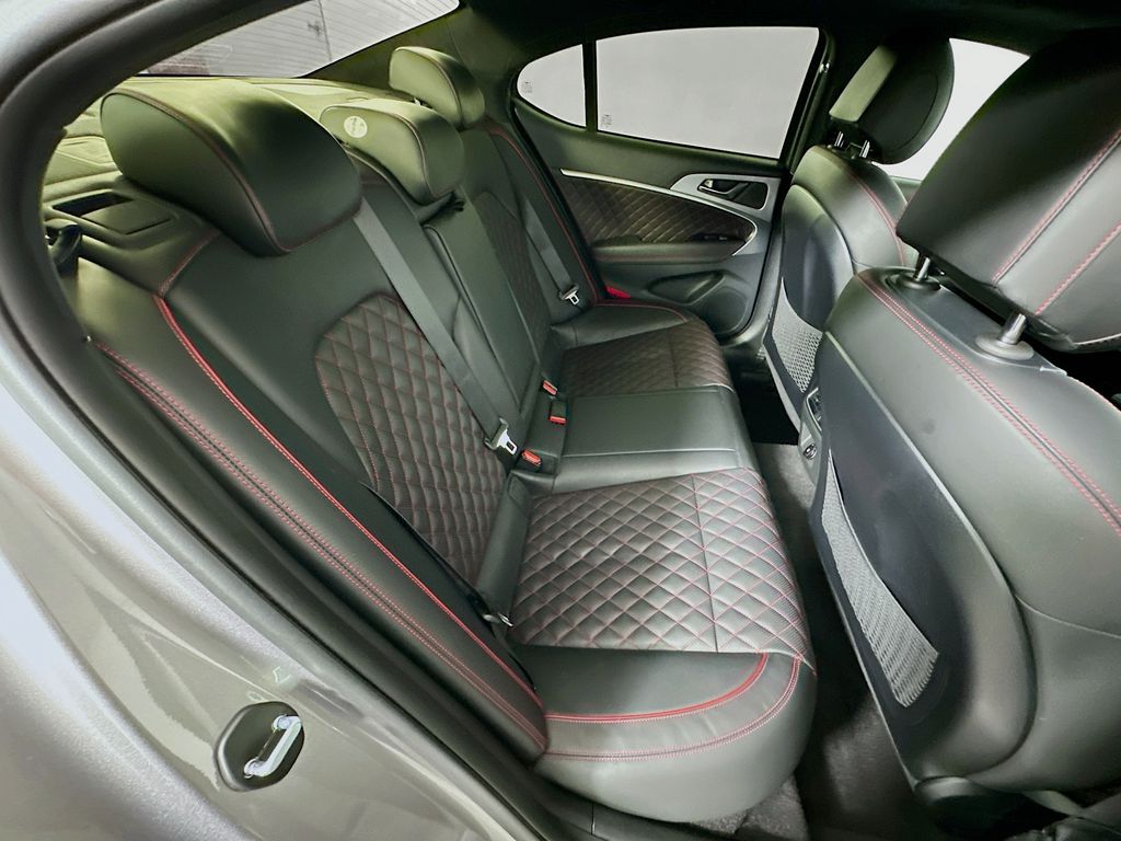Thumbnail: 2020 Genesis G70 - 28