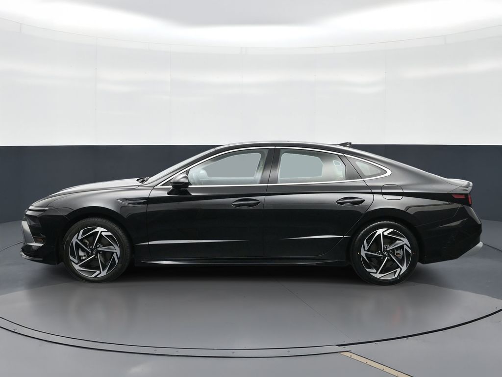 Certified Used 2024 Black Hyundai SEL image 5