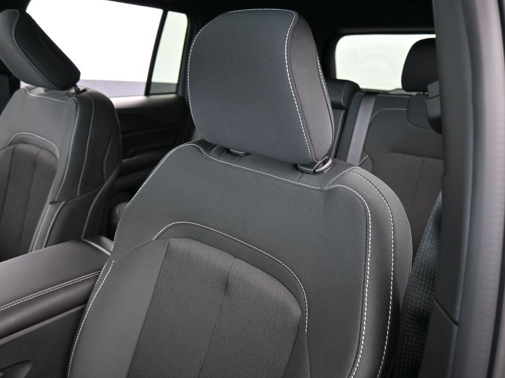 New 2026 Baltic Gray Metallic Clearcoat Jeep Laredo image 17