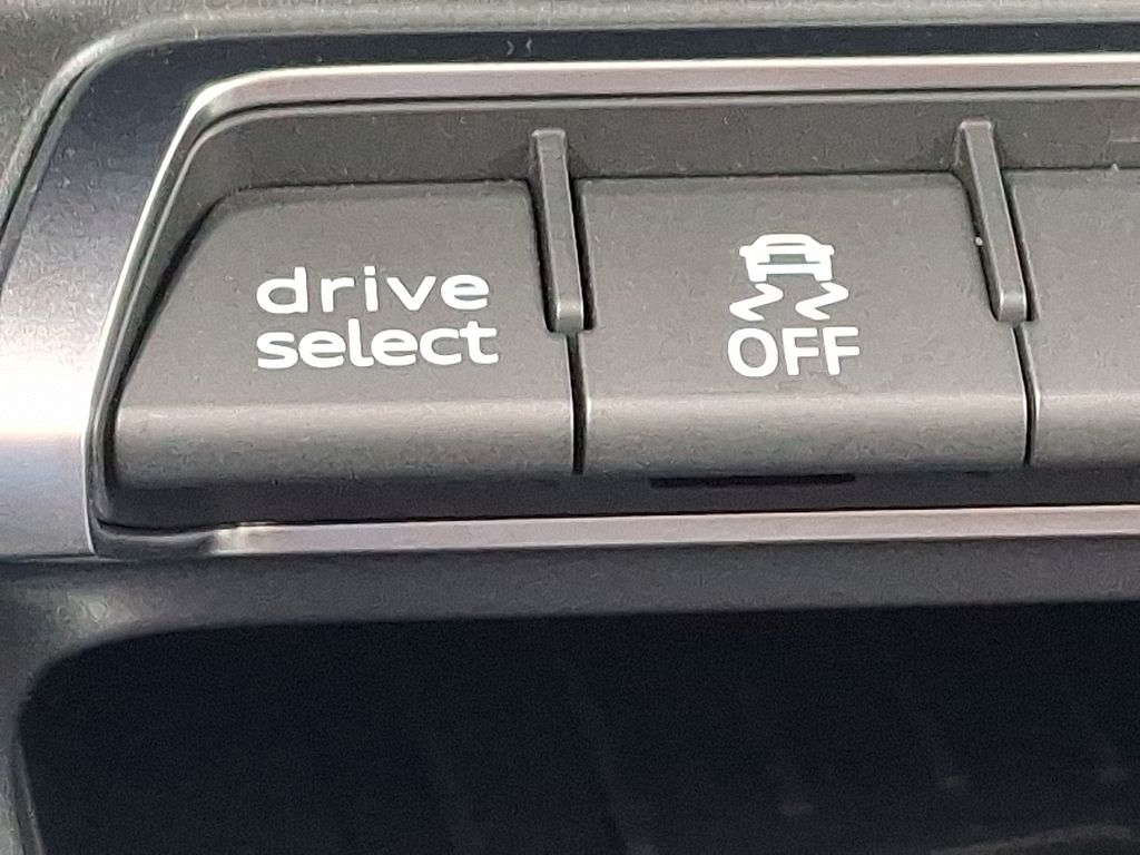 Thumbnail: 2025 Audi Q3 - 25