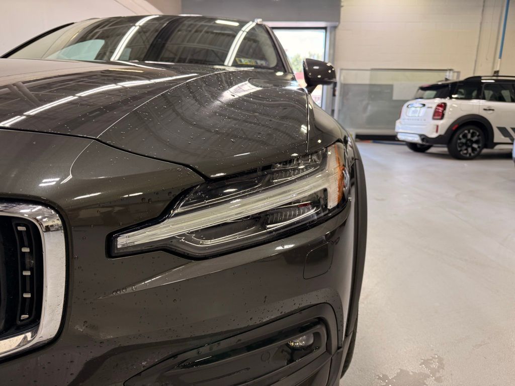 Thumbnail: 2022 Volvo S60 - 9