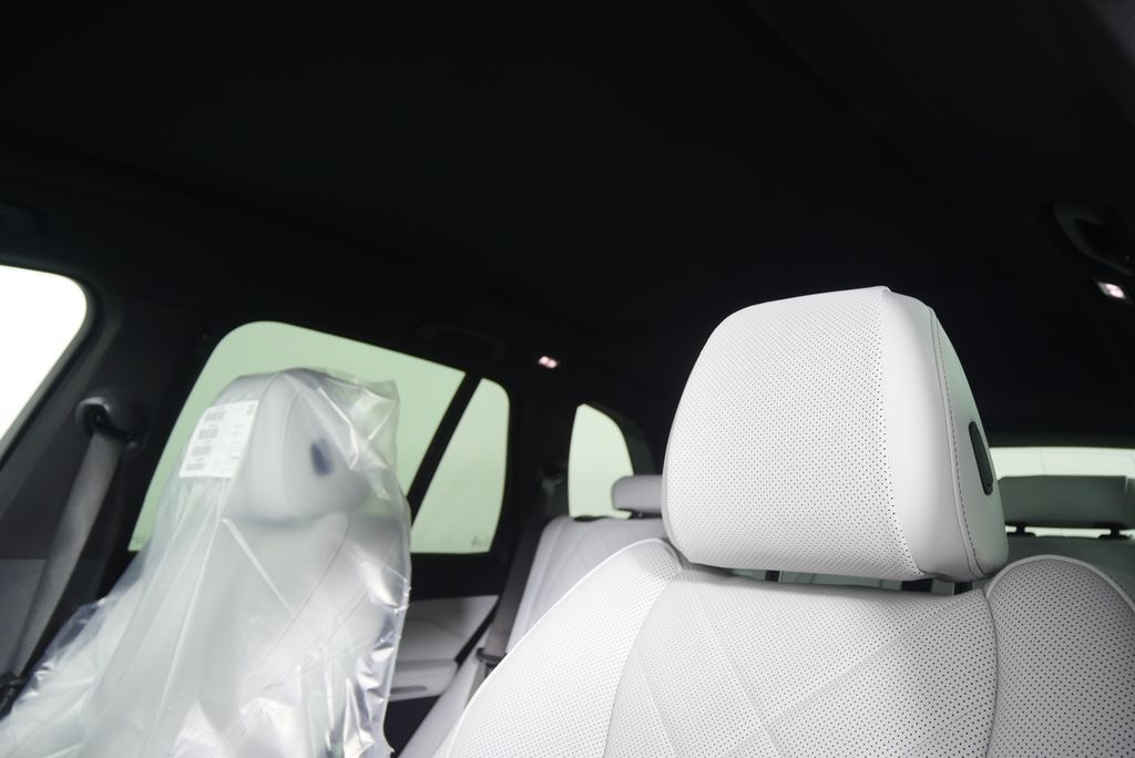 Thumbnail: 2026 BMW X5 - 12