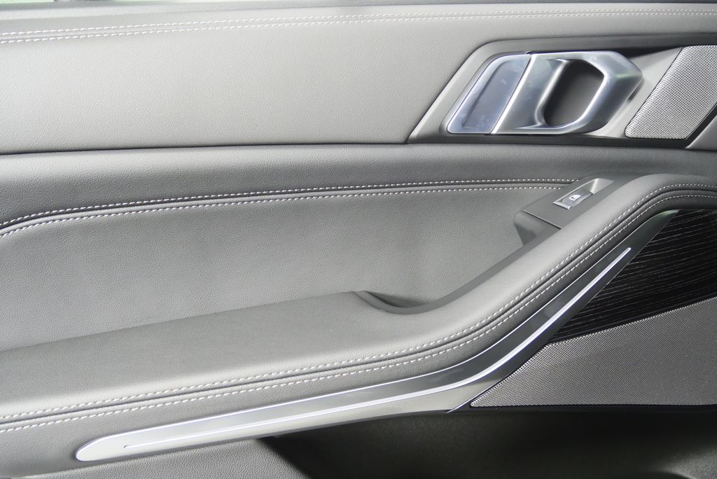 Thumbnail: 2026 BMW X5 - 13