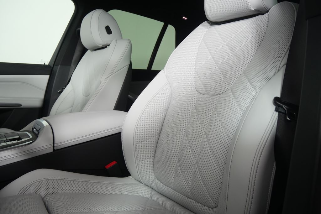 Thumbnail: 2026 BMW X5 - 10