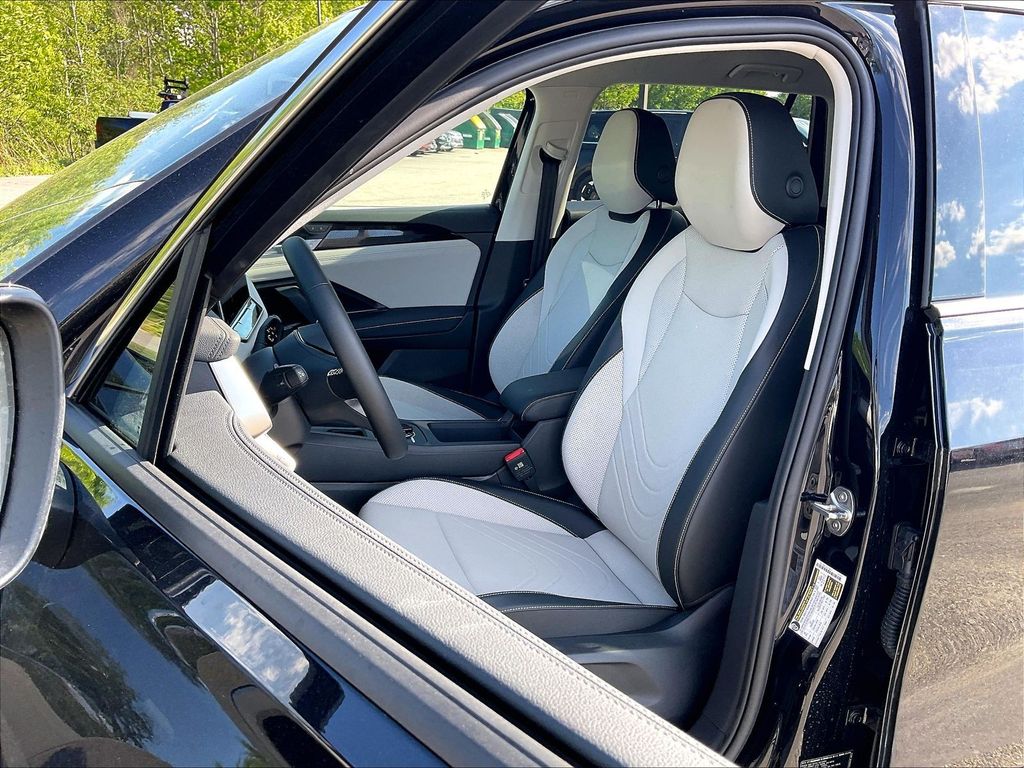 2026 Volkswagen Tiguan — photo 11