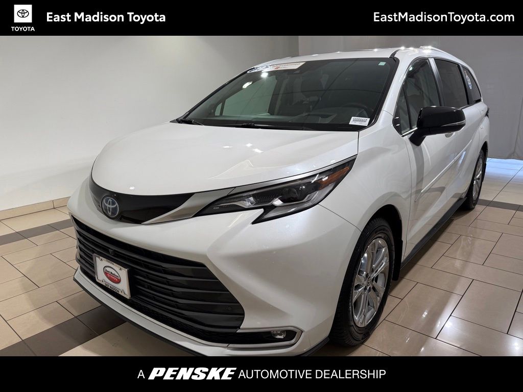 Thumbnail: 2023 Toyota Sienna - 1