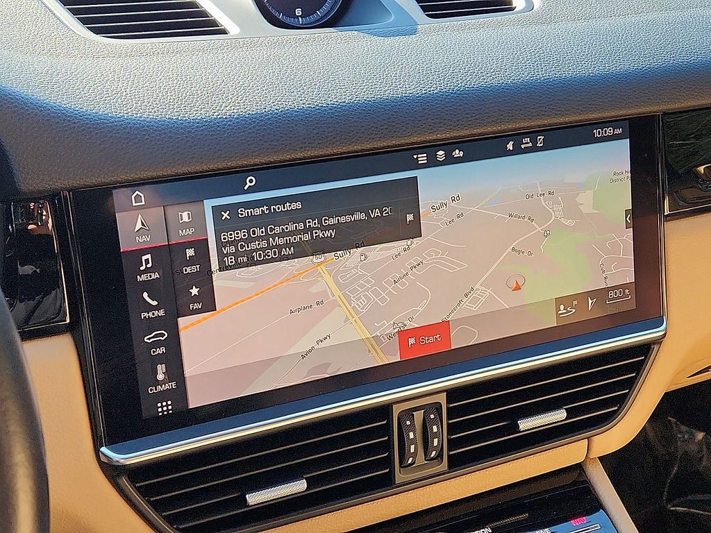 Thumbnail: 2021 Porsche Cayenne - 17