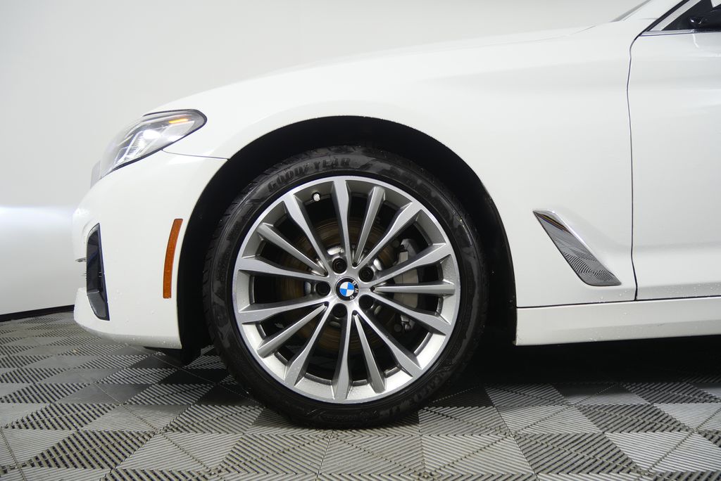 Thumbnail: 2023 BMW 5 Series - 7