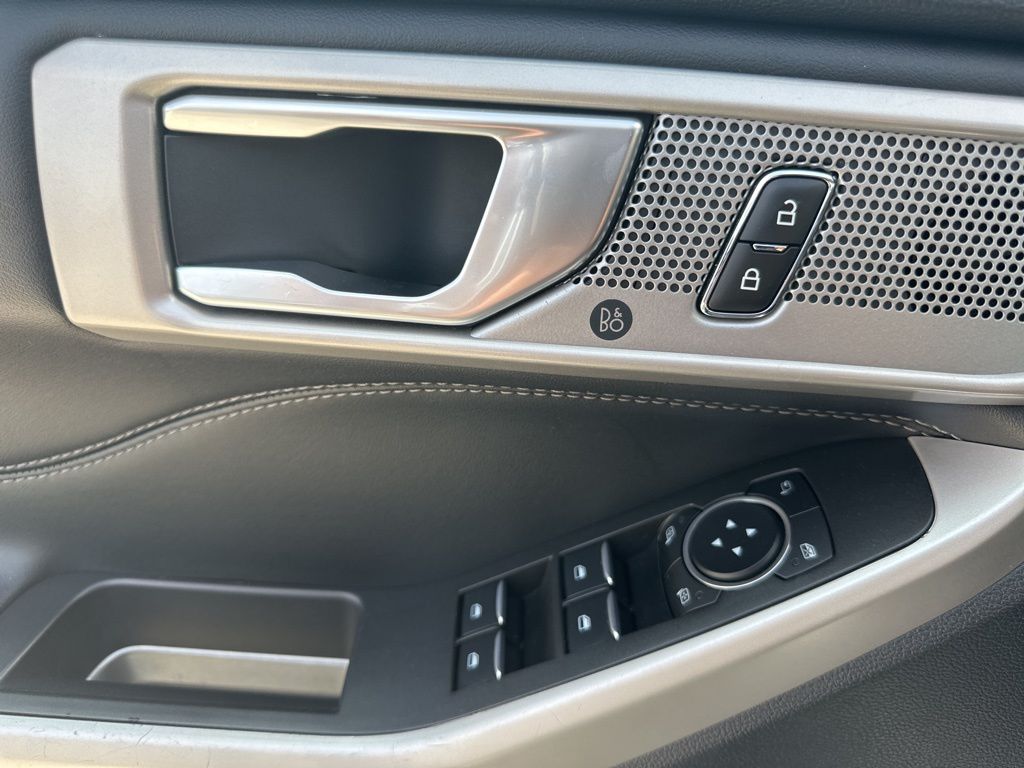 2023 Iconic Silver Metallic Ford Explorer Limited RWD SUV