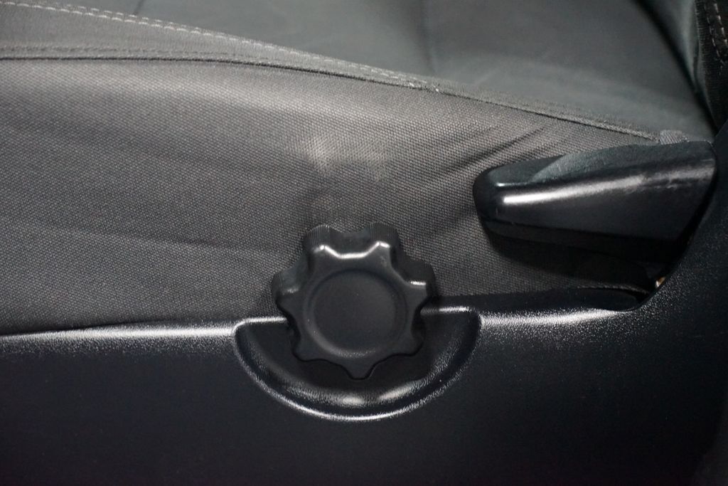 Thumbnail: 2016 Toyota Tacoma - 30
